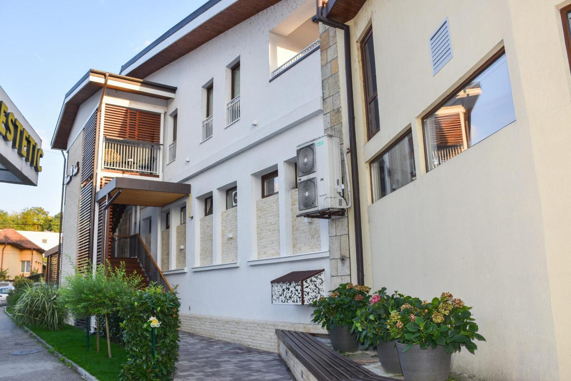 Hotel Curtea Veche Curtea de Argeş Dış mekan fotoğraf